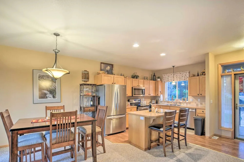 Rustic Klamath Falls Retreat w/ Private Deck! - фото 25