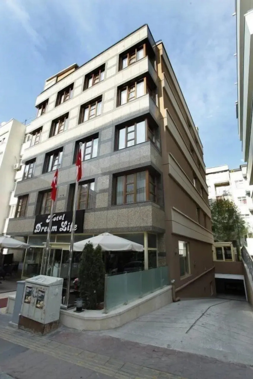 Dreamlife Hotel