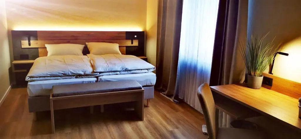 Double room (full double bed)