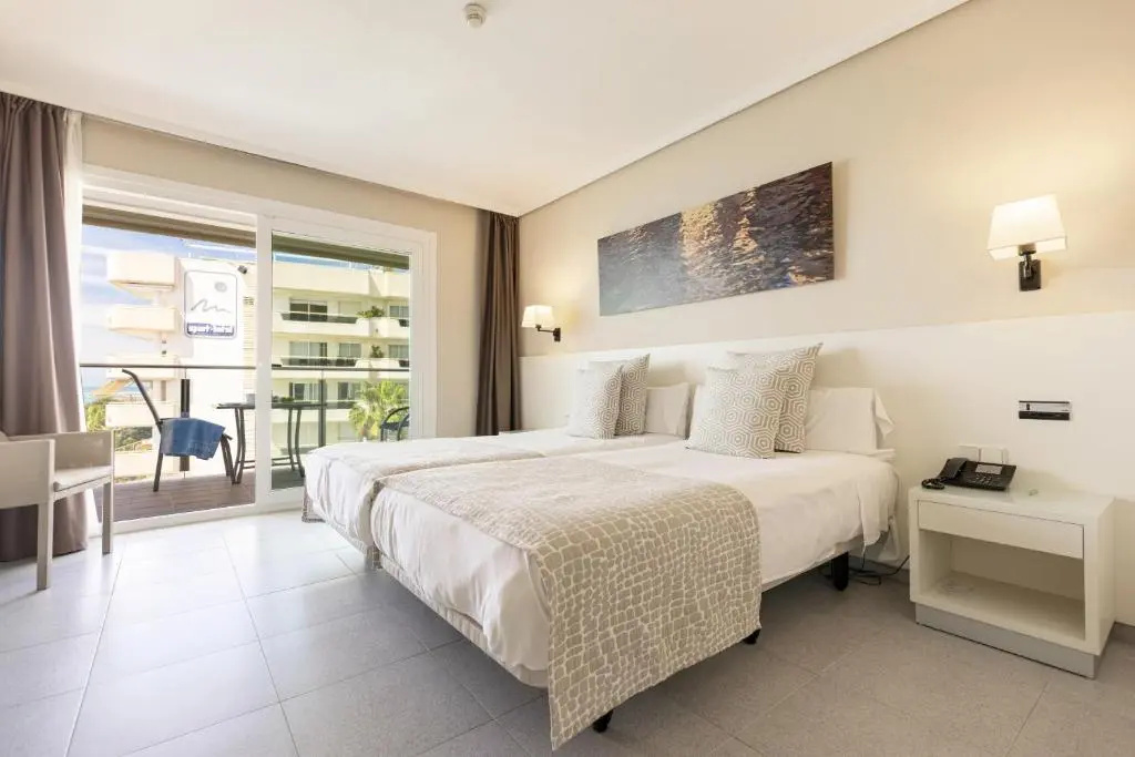 Standard Double room with partial sea view (full double bed)