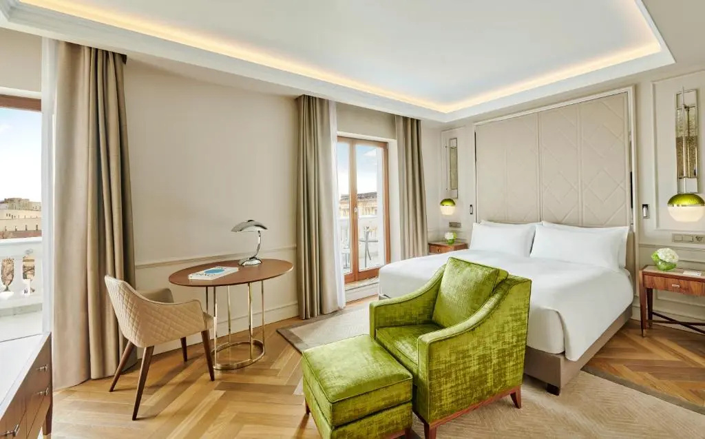 Classic Double room with balcony (full double bed)