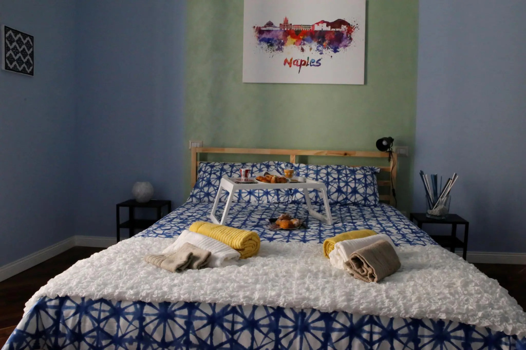 Standard Triple room with street view