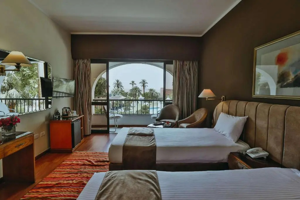 Deluxe Double room with pool view (full double bed)