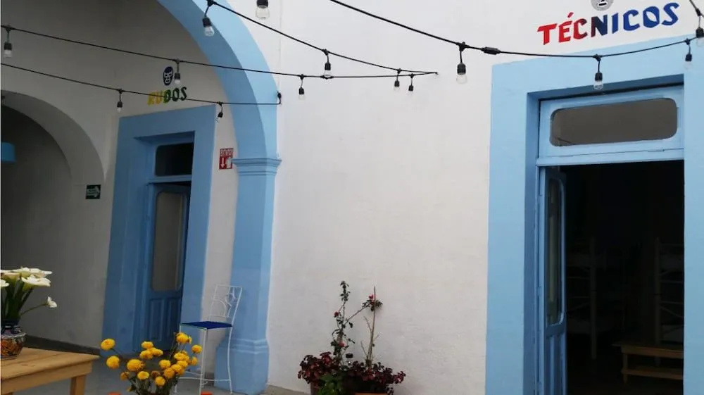 Santa Lucha Hostel