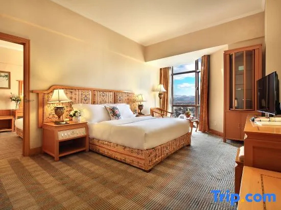 2 Bedrooms Standard Family room with view