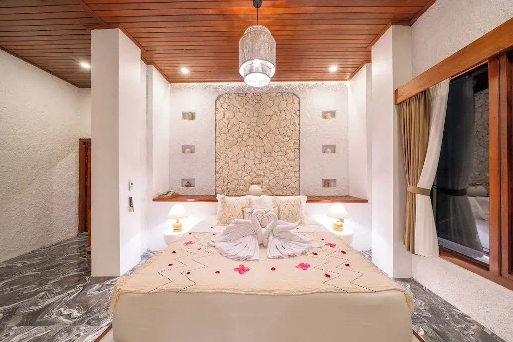 Suite with pool view