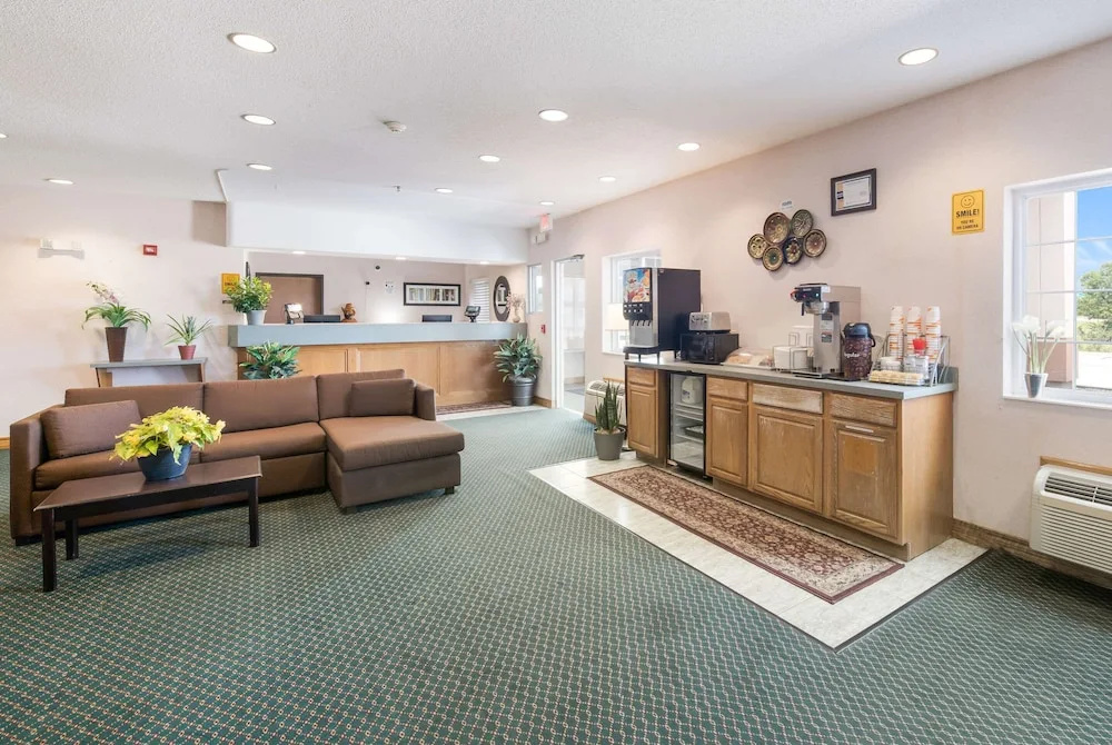Lobby & Reception