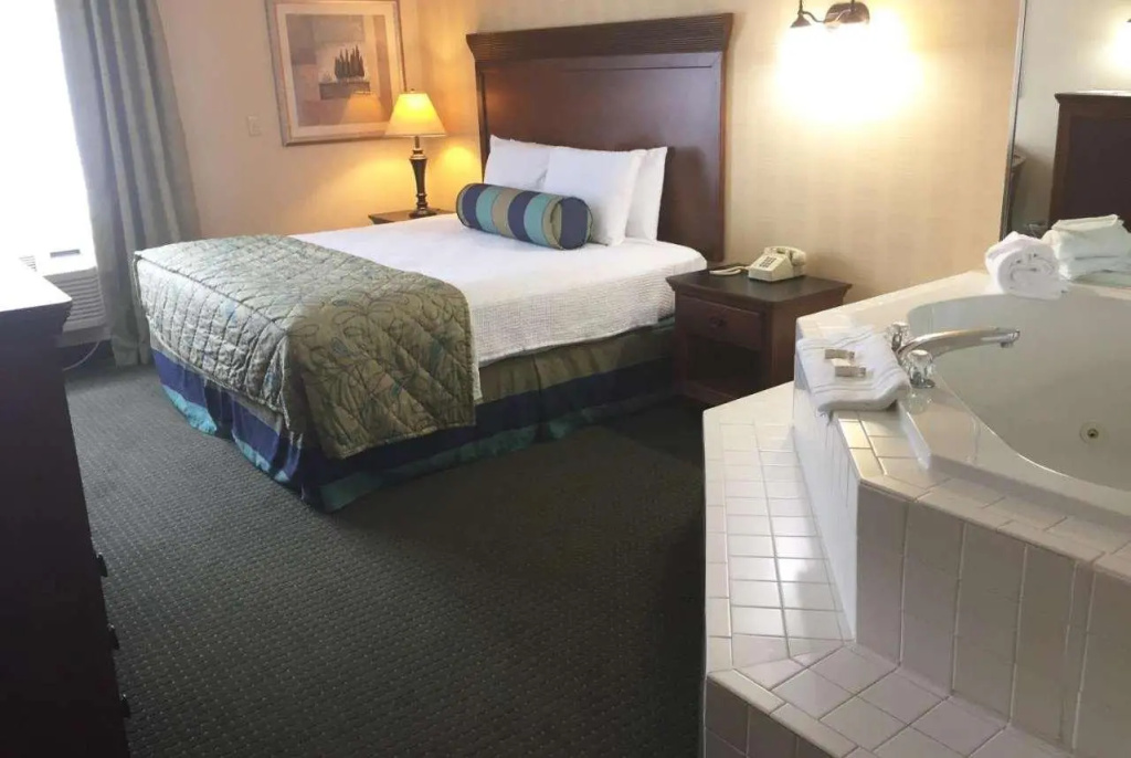 Double Suite (full double bed)