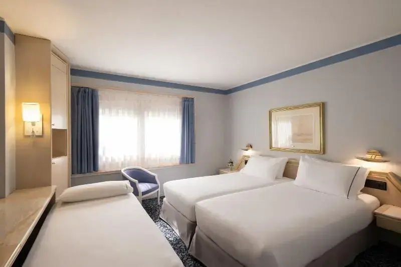 Standard Triple room with balcony