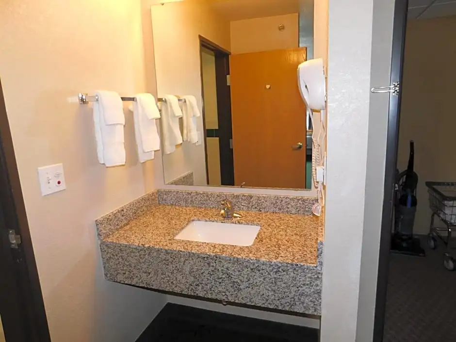 AmericInn by Wyndham Oscoda Near AuSable River - Chambres