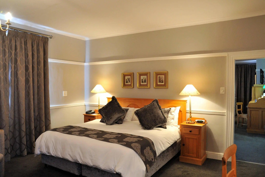 Presidential Double Suite with mountain view (full double bed)