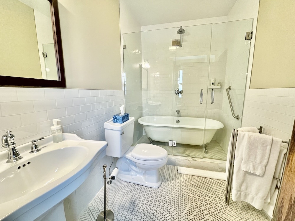 Dartmouth House Inn