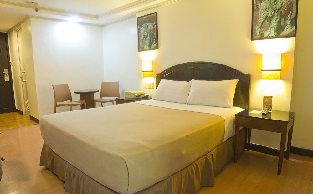 Одноместный номер Deluxe двуспальная кровать в Fersal Hotel Neptune Makati