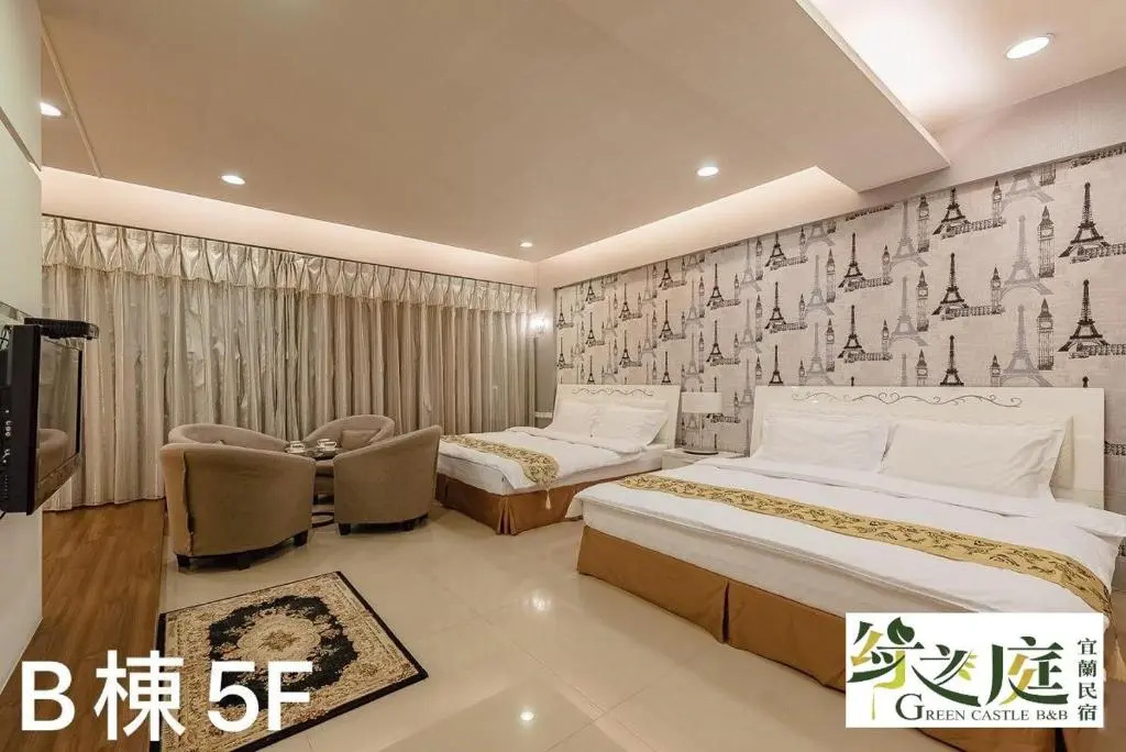 Standard Quadruple room with garden view