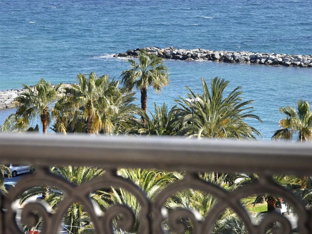 Beach & Waterfront
