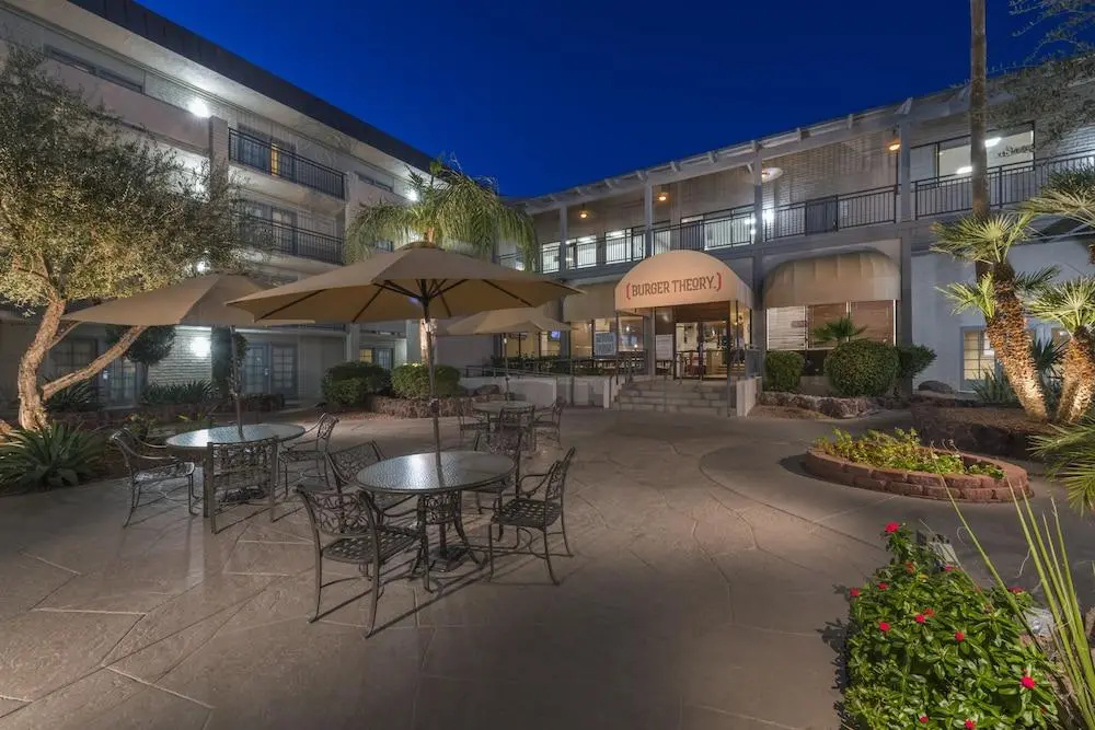 Holiday Inn & Suites Phoenix Airport North