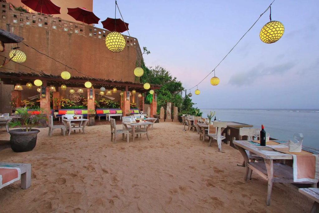 Beach & Waterfront