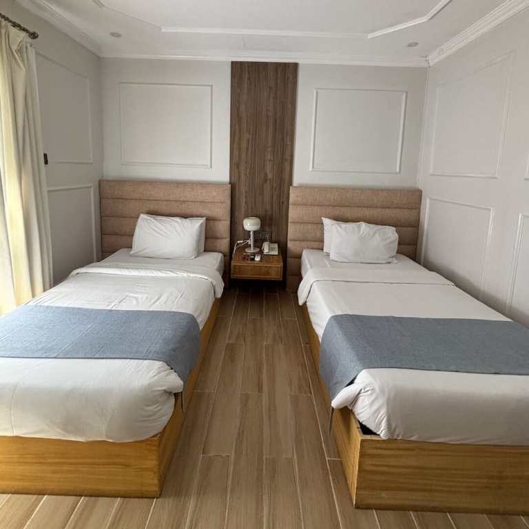 Deluxe Double room (full double bed)