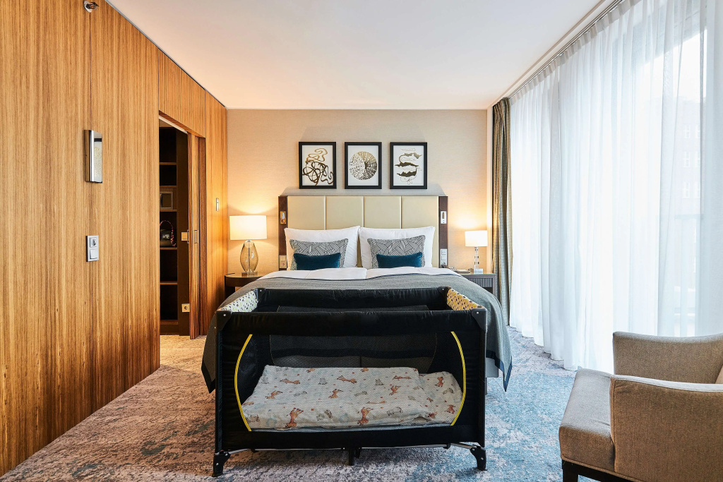 Superior Double Hommage Suite with balcony (full double bed)