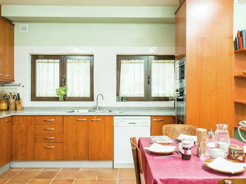 Large Farmhouse with Private Pool & Large Garden near Beach - фото 22