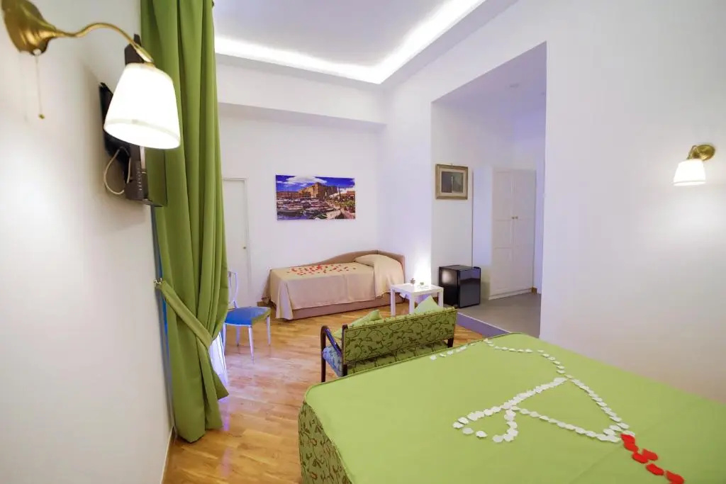 Standard Quadruple room with water view