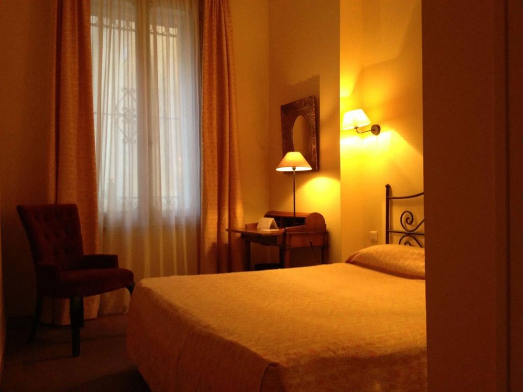 Hôtel de l'Amphithéâtre by null