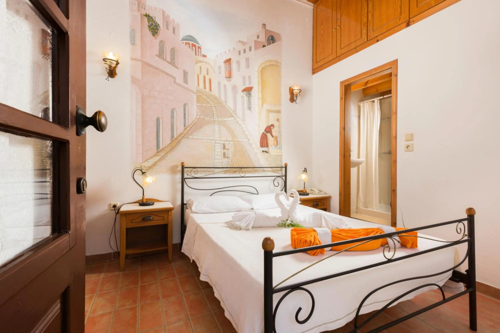 Camelot Traditional & Classic Hotel — 3