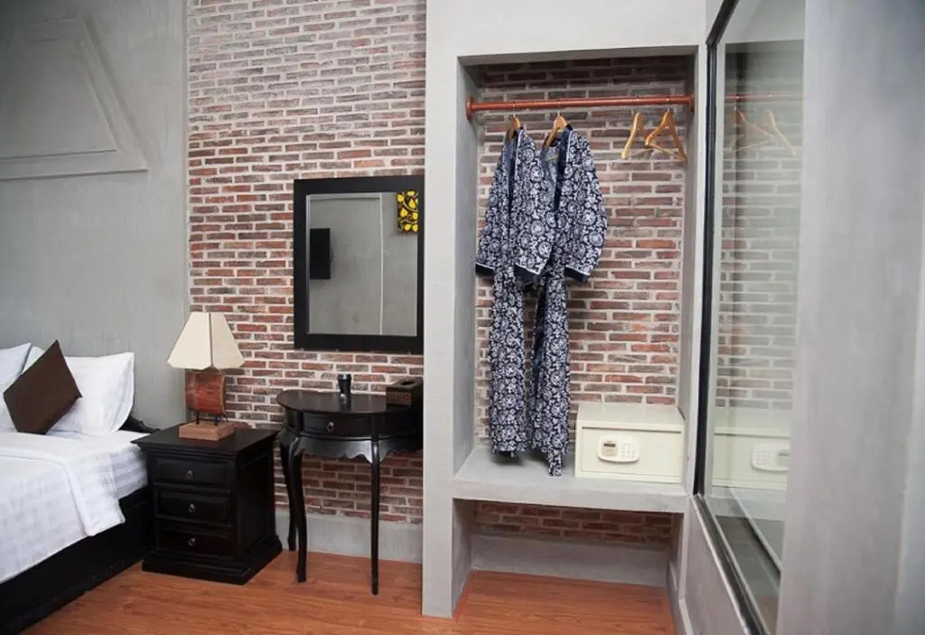 Deluxe Double room (full double bed)