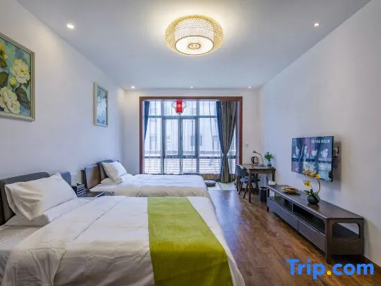 Standard Quadruple Family room with garden view (2 full double beds)