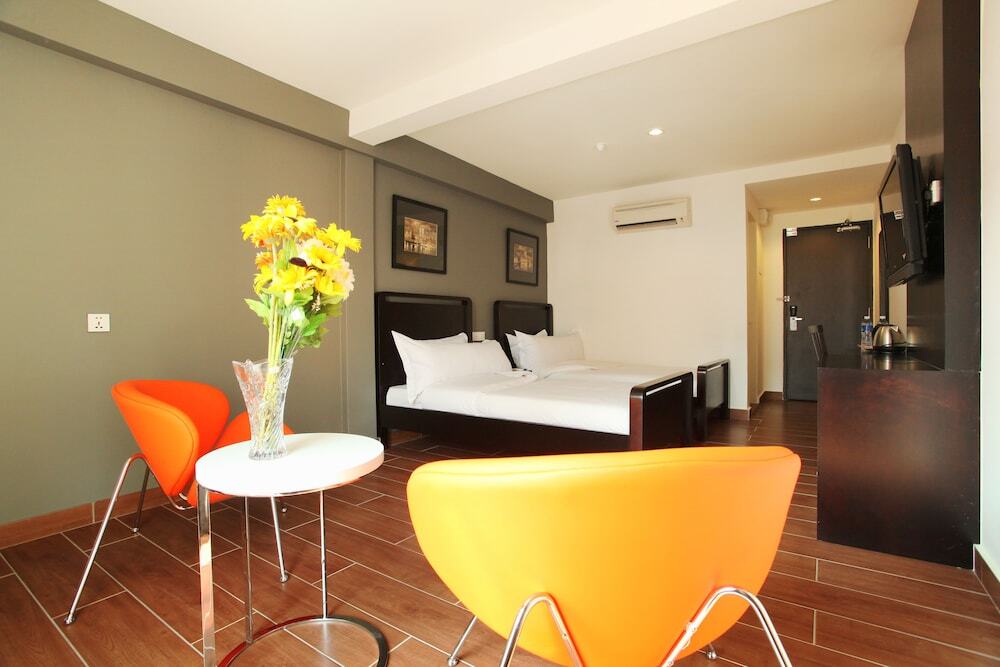 Crossroads Hotel