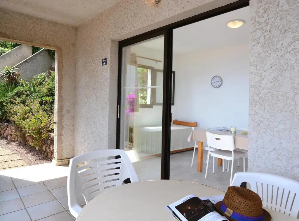 1 Bedroom Basement Apartment with sea view