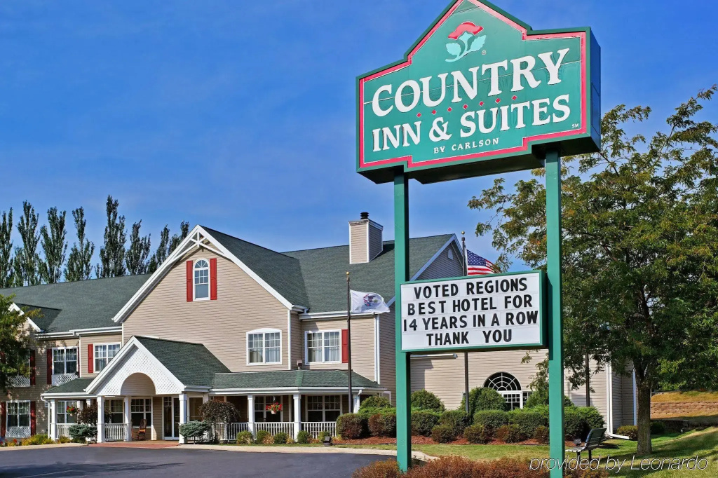 Country Inn & Suites by Radisson, Freeport, IL