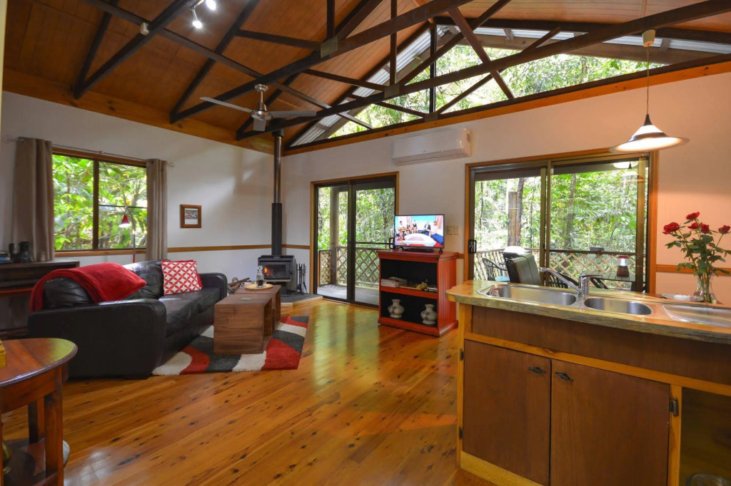 Crater Lakes Rainforest Cottages by null