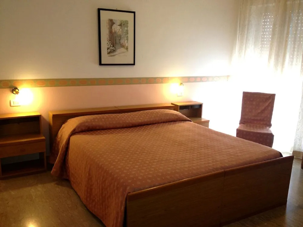 Standard Double room with balcony (full double bed)