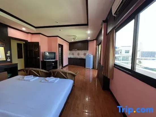 Premier Double room with balcony (full double bed)