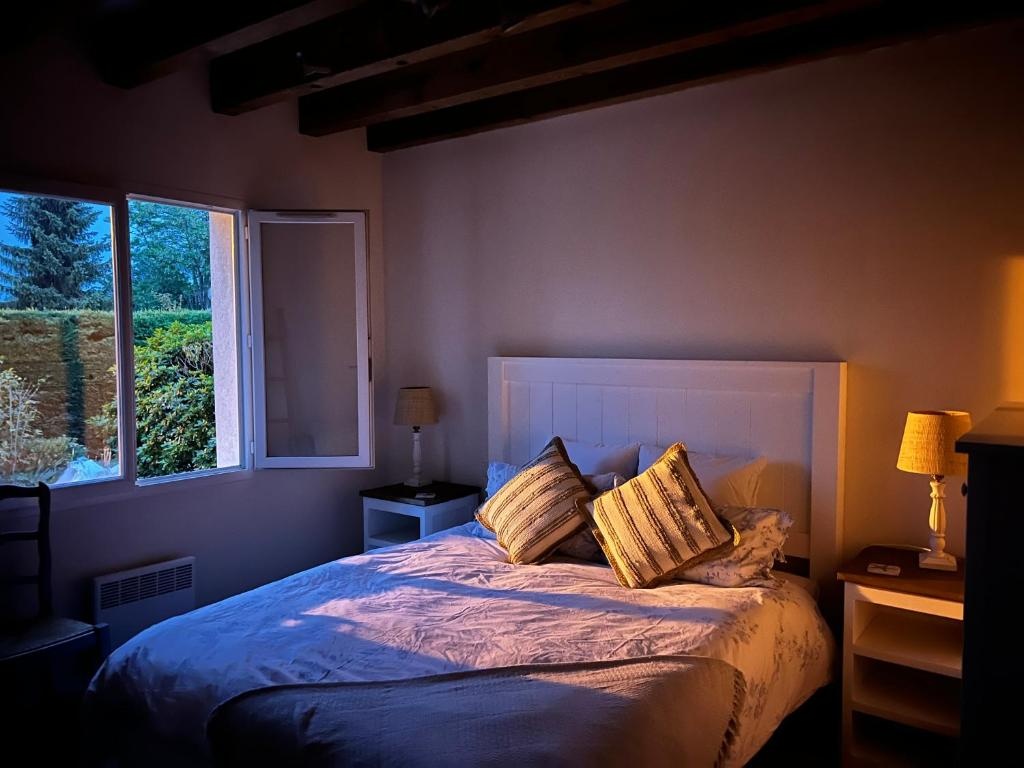 Charming villa, tranquillity by the forest
