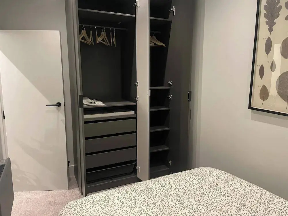 Nw119sg-modernapt-2guests-2br-1minhighstreet