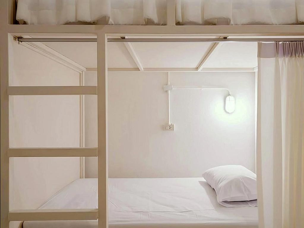 Отель Hao Hostel Phuket в Пхукет (город)