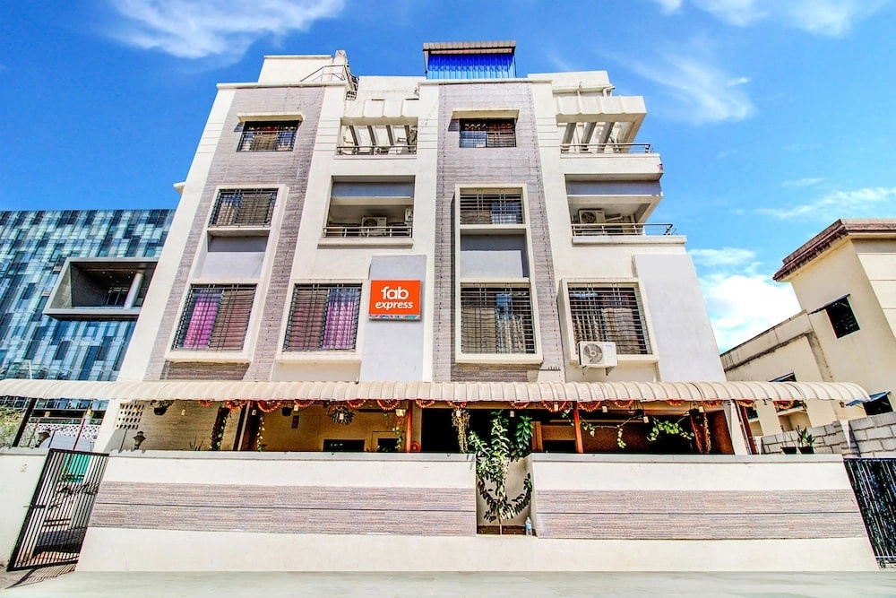 FabHotel Royal Inn
