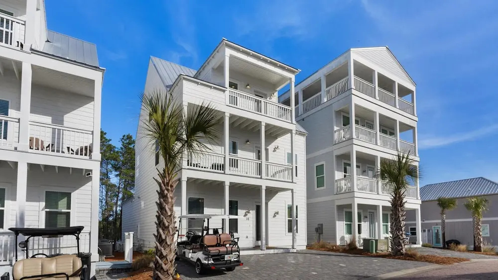 6-seater Golf Cart, Sleeps 16, Close to the Beach!