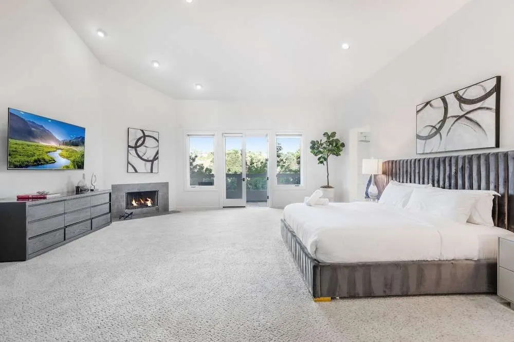 Anzio - Contemporary Bel Air Estate With Endless Amenities — 2