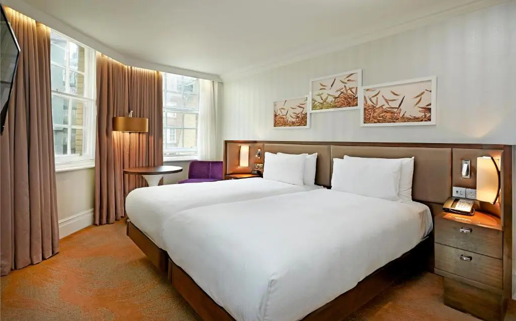 Hilton London Hyde Park Room Type - Deluxe Room