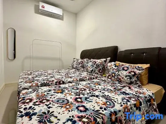 D’pristine 4 bedder sea view condo 36-02A opp legoland