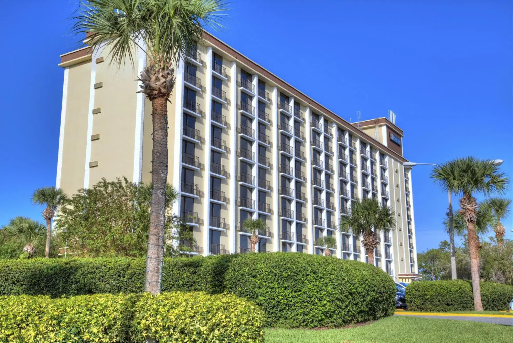 Rosen Inn, closest to Universal