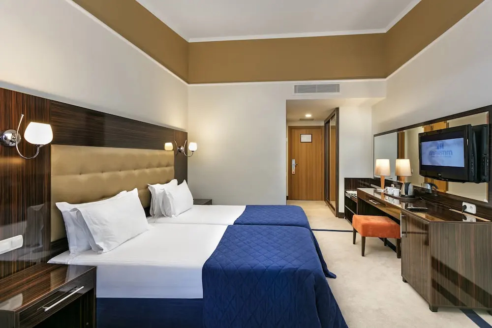 Standard Double Club room (full double bed)
