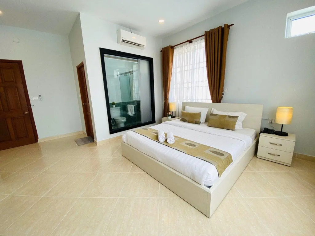 Deluxe Double room (full double bed)