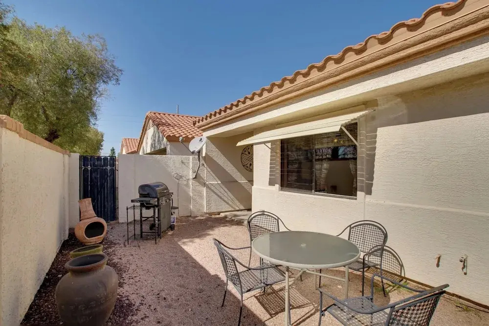7 Mi to Mill Ave: Bbq-ready Mesa Townhouse