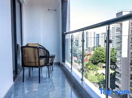 Nairobi Serviced Apartment; 1 Bedroom with Gym, Pool, Large Outdoor Balcony & City Views