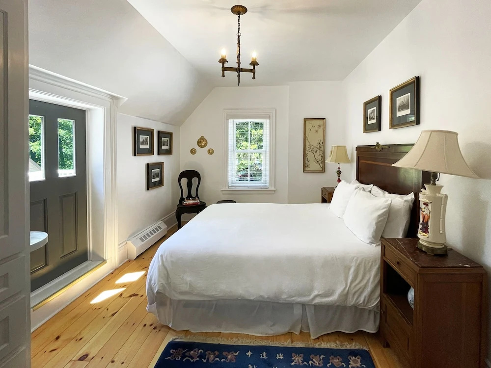 Superior room with balcony and with garden view