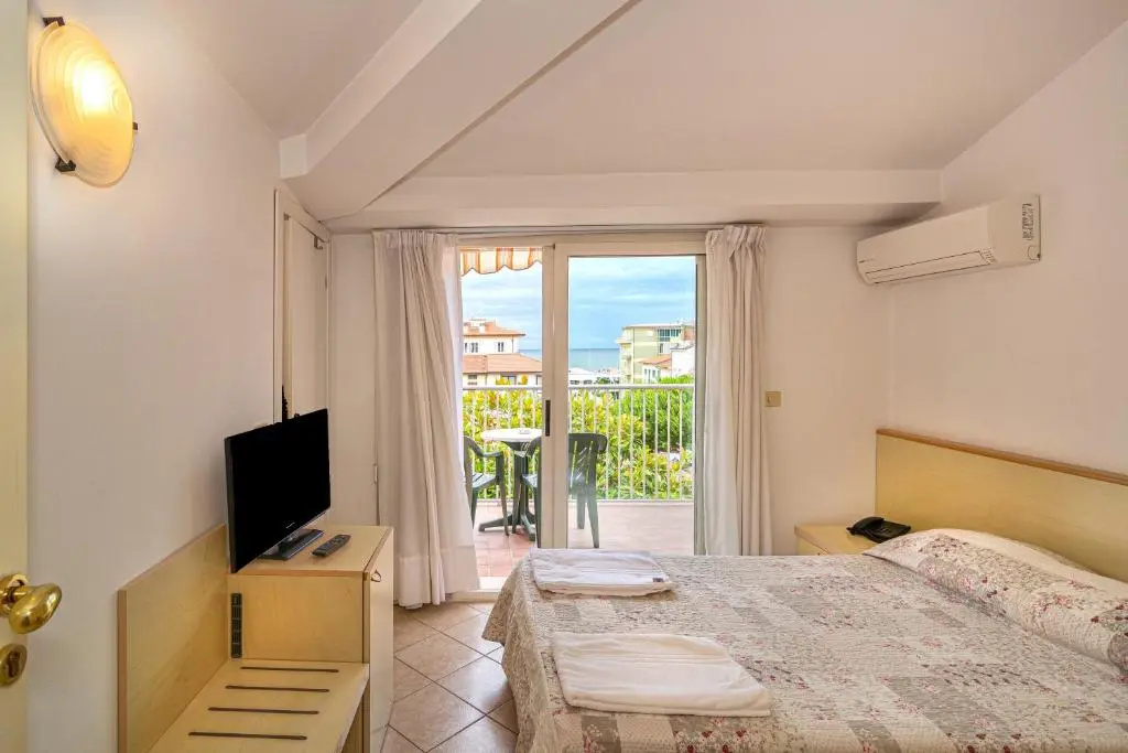 Standard Double room with balcony and with sea view (full double bed)